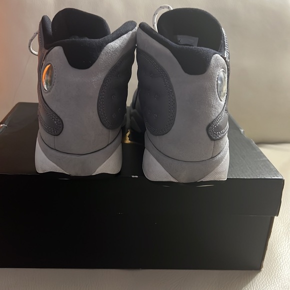 Nicely kept Air Jordan 13 Retro Sneakers M7/W9. Ready for school. - Picture 5 of 11